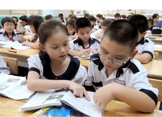 Thu gộp BHYT 15 tháng gây áp lực lớn đầu năm học mới