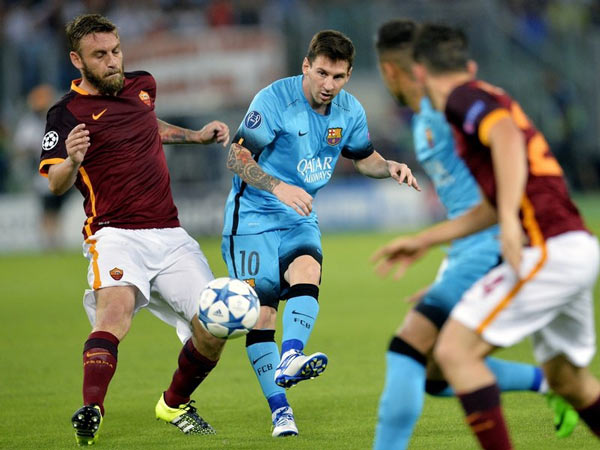 Champions League (rạng sáng 17-9): AS Roma hòa Barcelona 1 - 1