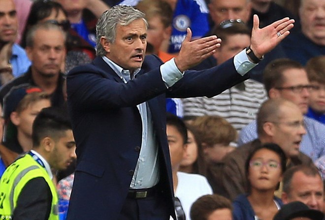 Jose Mourinho nói gì sau thất bại cay đắng ở Stamford Bridge?