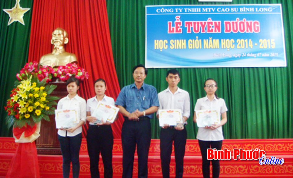 Cao su Bình Long tuyên dương, khen thưởng 134 học sinh giỏi