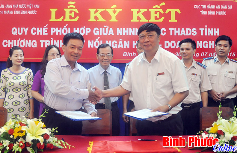 K&yacute; kết quy chế phối hợp giữa ng&acirc;n h&agrave;ng - doanh nghiệp - thi h&agrave;nh &aacute;n