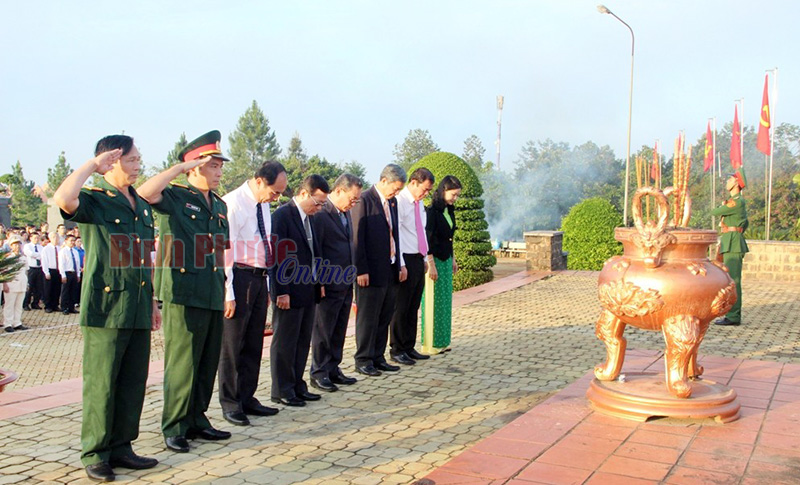 Long trọng tổ chức lễ kỷ niệm 70 năm C&aacute;ch mạng th&aacute;ng T&aacute;m, Quốc kh&aacute;nh 2-9, 70 năm ng&agrave;y truyền thống CAND
