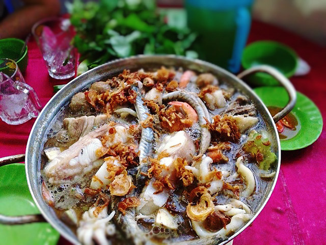 Lẩu mắm c&aacute; b&ocirc;ng lau