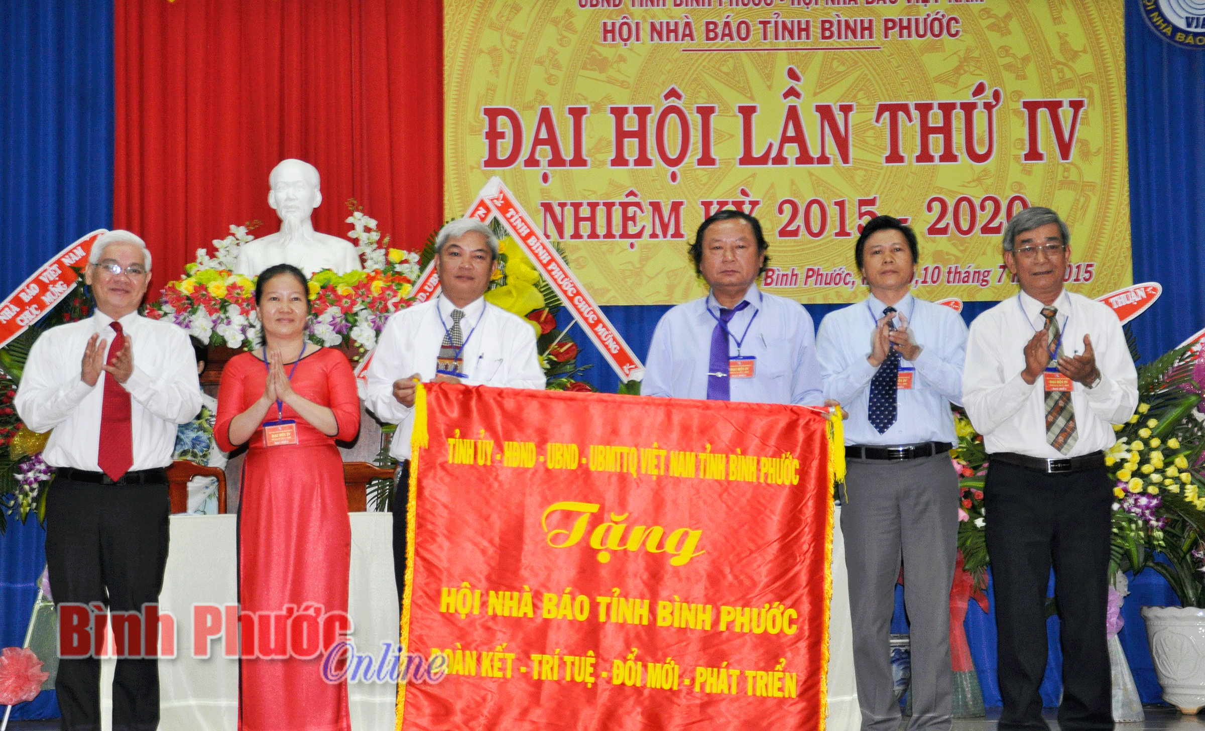 &Ocirc;ng Phan Minh Ho&agrave;ng được bầu giữ chức Chủ tịch Hội Nh&agrave; b&aacute;o tỉnh