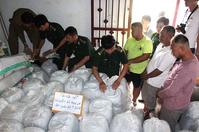 Đột k&iacute;ch kho ma t&uacute;y 5,5 tấn trong rừng L&agrave;o