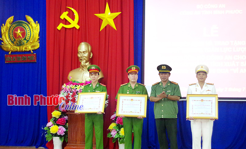 Người &ldquo;c&oacute; duy&ecirc;n&rdquo; bắt truy n&atilde;