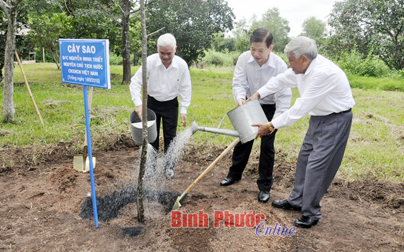 Nguy&ecirc;n Tổng b&iacute; thư L&ecirc; Khả Phi&ecirc;u, nguy&ecirc;n Chủ tịch nước Nguyễn Minh Triết thăm Khu căn cứ T&agrave; Thiết