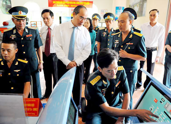 Ph&ograve;ng kh&ocirc;ng kh&ocirc;ng qu&acirc;n phải vươn l&ecirc;n l&agrave;m chủ khoa học kỹ thuật