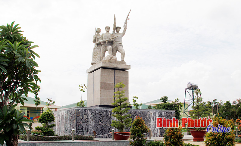 Những c&ocirc;ng tr&igrave;nh ch&agrave;o mừng đại hội Đảng ở B&ugrave; Đốp