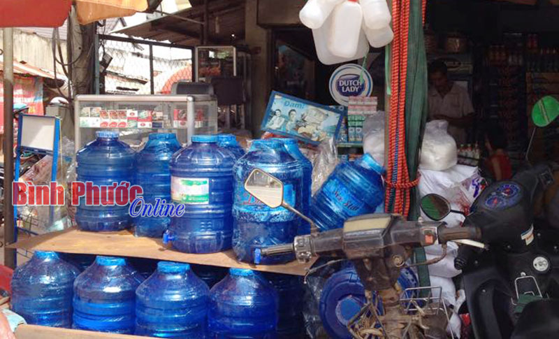 Không thể xem nhẹ nước uống đóng chai nhiễm khuẩn