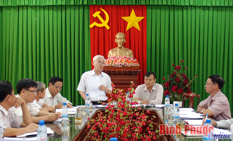 Kiểm tra c&ocirc;ng t&aacute;c chuẩn bị Đại hội Đảng bộ huyện Đồng Ph&uacute;