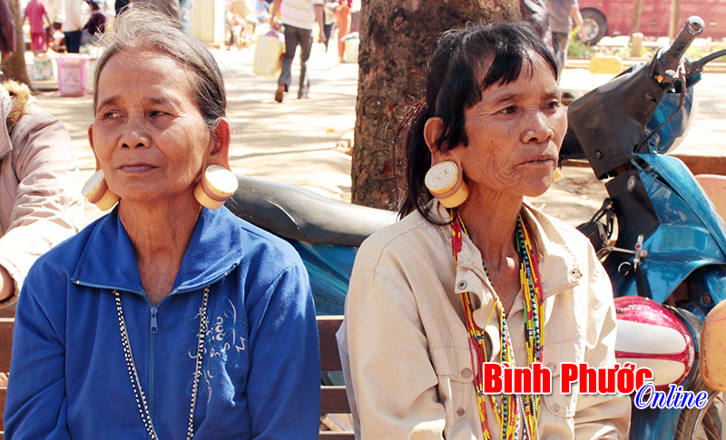 Phong tục &ldquo;c&agrave; răng, căng tai&rdquo; của người X&ecirc;ti&ecirc;ng