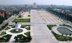 Thủ tướng Ch&iacute;nh phủ trả lời chất vấn về "phong tr&agrave;o" x&acirc;y quảng trường