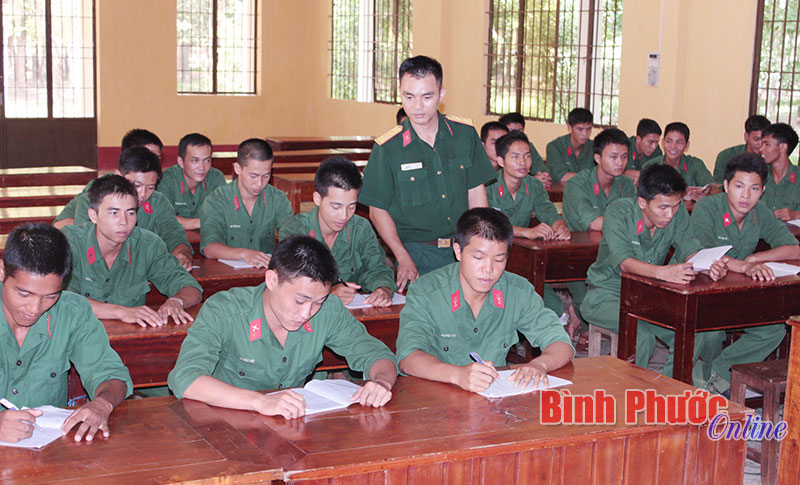 Đảng vi&ecirc;n trẻ gương mẫu l&agrave;m theo lời B&aacute;c dạy