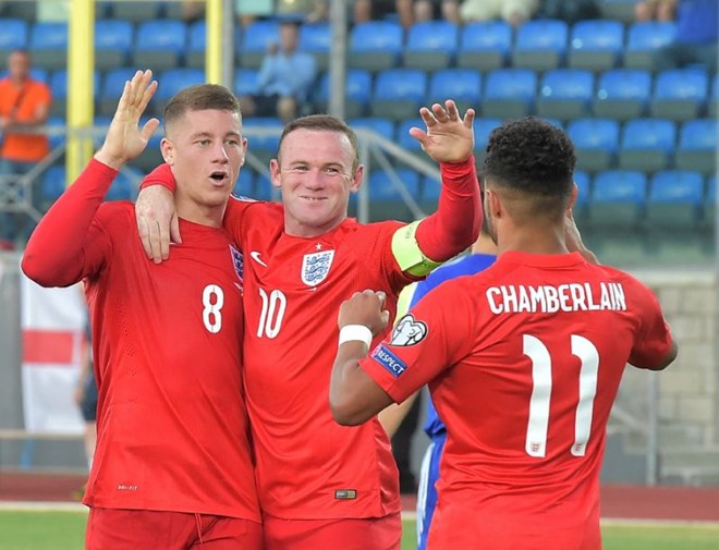 Anh là đội đầu tiên giành vé dự EURO 2016, Rooney lập kỷ lục