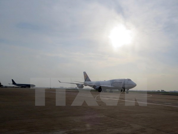 Bị sét đánh, đường băng sân bay Tân Sơn Nhất phải đóng cửa 4 ngày