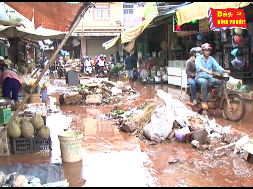 [Video] Mưa lớn, lốc xoáy ở thị trấn Lộc Ninh