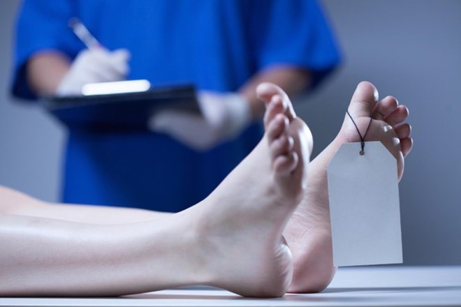 Kinh hãi cụ bà tưởng đã chết sống lại gào thét trong nhà tang lễ