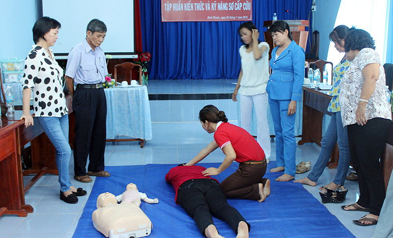 Tập huấn kiến thức và kỹ năng sơ cấp cứu cho 40 tình nguyện viên