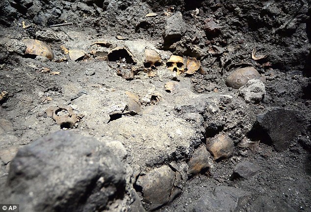 Hãi hùng khi phát hiện “giá treo chiến lợi phẩm” toàn sọ người