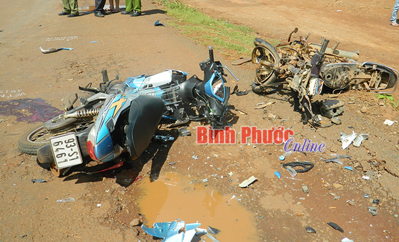 Xe máy tông nhau, 2 thanh niên chết tại chỗ