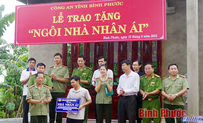 Bàn giao 2 ngôi nhà nhân ái 