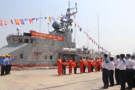 Đ&oacute;ng th&agrave;nh c&ocirc;ng nhiều loại t&agrave;u qu&acirc;n sự