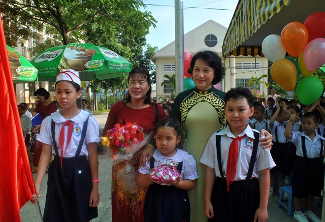 Mong thế hệ trẻ học giỏi, góp sức dựng xây đất nước
