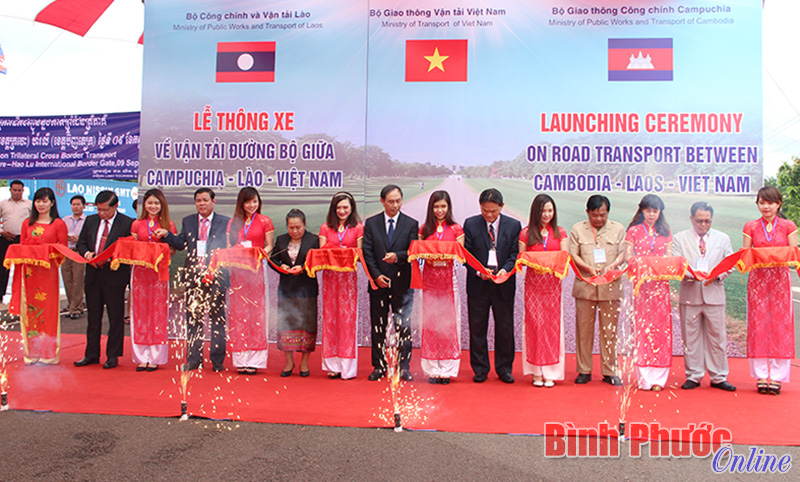 Th&ocirc;ng xe vận tải đường bộ Việt Nam - Campuchia - L&agrave;o qua Cửa khẩu Hoa Lư