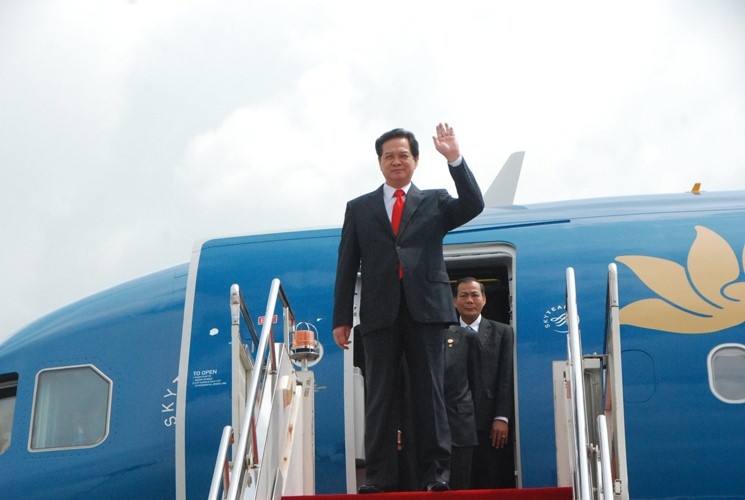 Thủ tướng l&ecirc;n đường thăm Th&aacute;i Lan v&agrave; họp Nội c&aacute;c chung Việt-Th&aacute;i