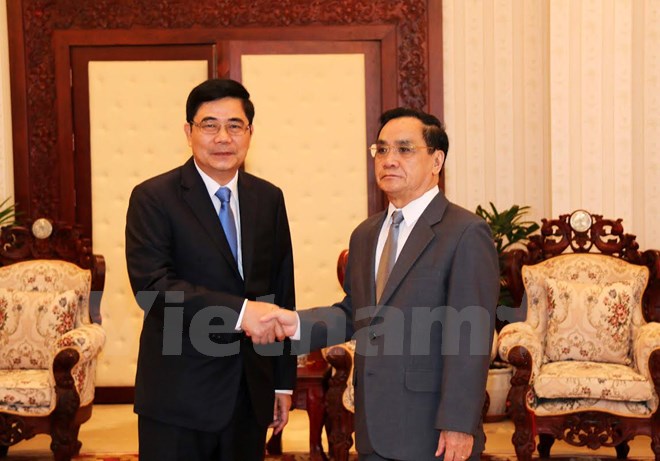 Thủ tướng L&agrave;o đ&aacute;nh gi&aacute; cao hợp t&aacute;c n&ocirc;ng-l&acirc;m nghiệp với Việt Nam