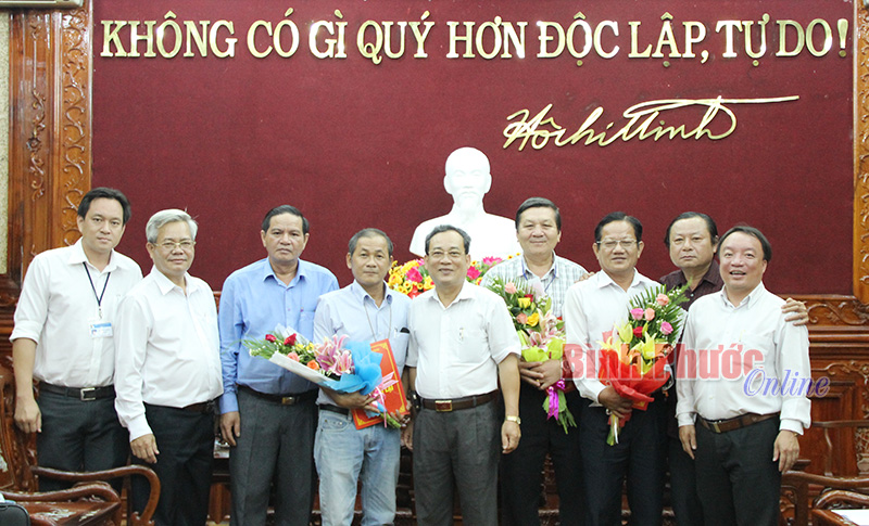 Trao quyết định điều động v&agrave; bổ nhiệm lại 3 c&aacute;n bộ