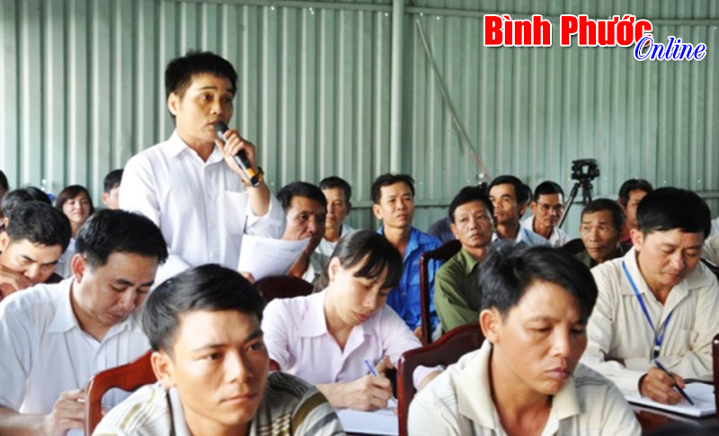 Trưởng đo&agrave;n đại biểu Quốc hội Nguyễn Văn Lợi tiếp x&uacute;c cử tri huyện Chơn Th&agrave;nh