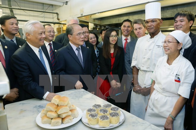 Chủ tịch Quốc hội thăm nơi B&aacute;c Hồ sống v&agrave; l&agrave;m việc ở Boston