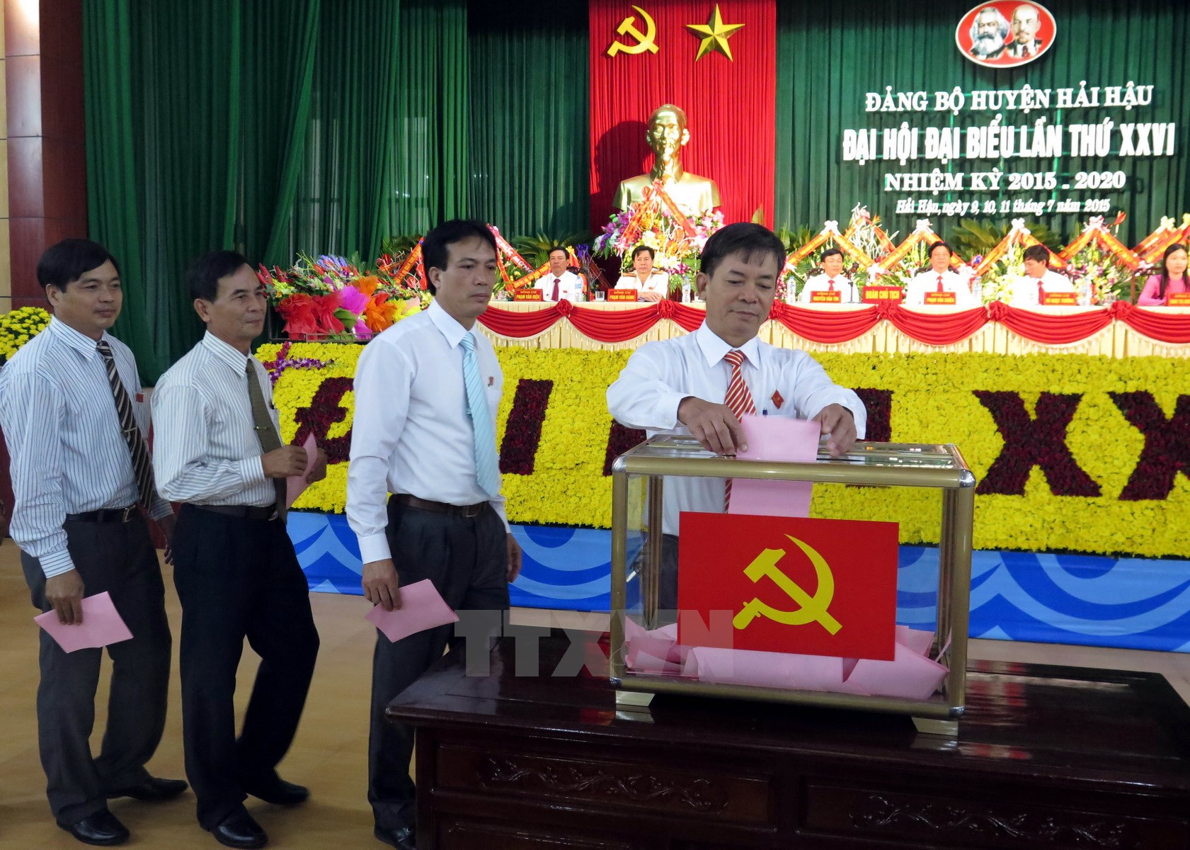 Cơ bản ho&agrave;n th&agrave;nh đại hội điểm đảng bộ cấp huyện tr&ecirc;n to&agrave;n quốc