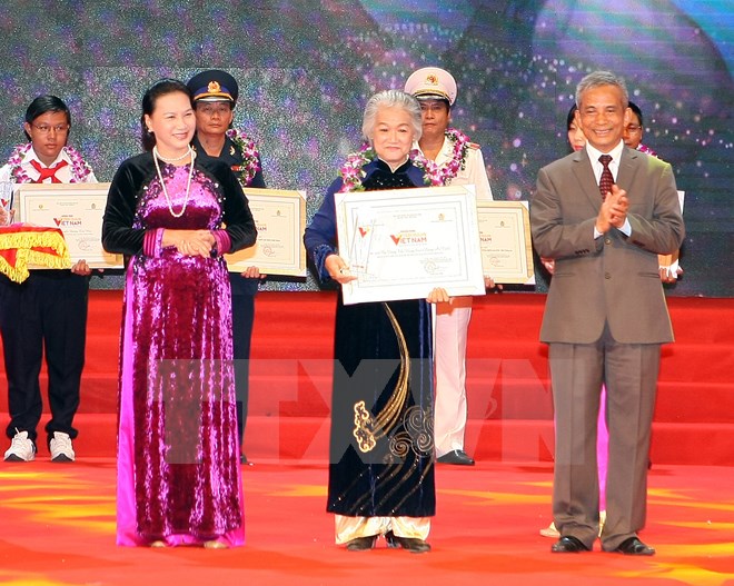 Vinh quang Việt Nam lần thứ XII: T&ocirc;n vinh 13 c&aacute; nh&acirc;n, 2 tập thể