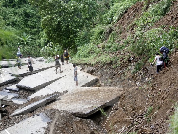 Bão Goni tràn vào Nhật Bản, hàng chục tuyến tàu điện ngừng hoạt động