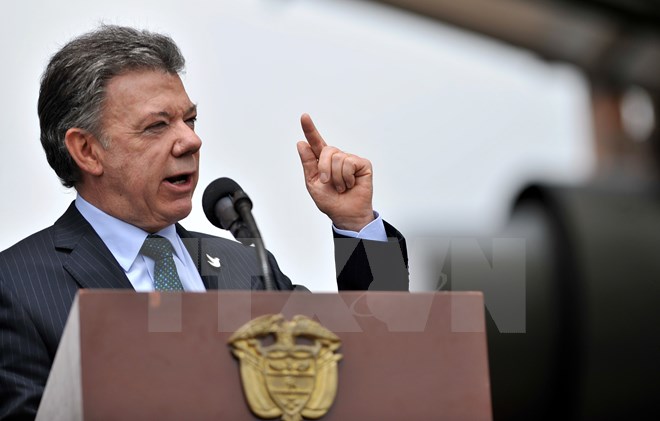Tổng thống Colombia ra lệnh ngừng ném bom phiến quân FARC