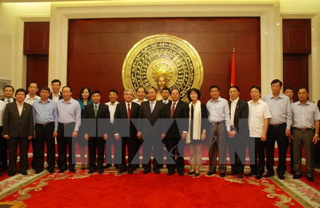 Ph&oacute; Thủ tướng Nguyễn Xu&acirc;n Ph&uacute;c thăm ĐSQ Việt Nam ở Trung Quốc