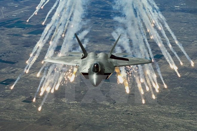 Mỹ lần đầu tiên triển khai máy bay chiến đấu F-22 tại châu Âu