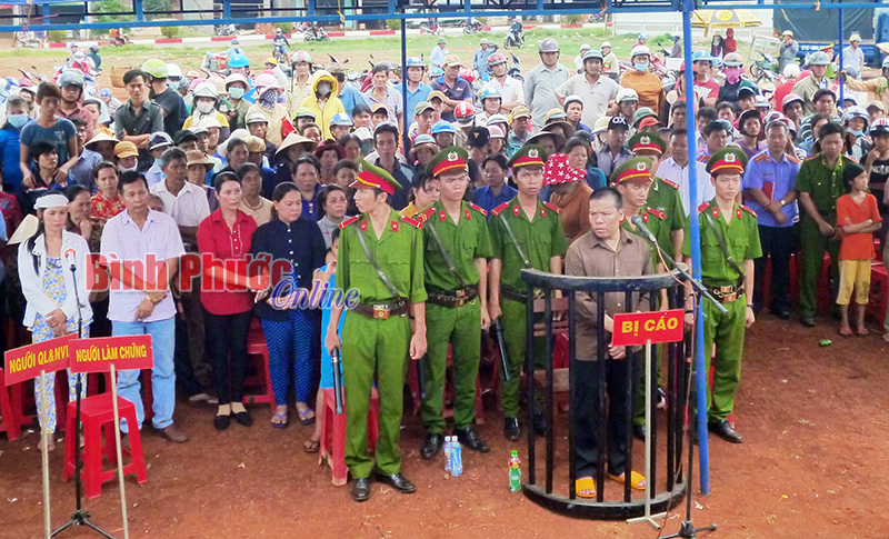 Tuy&ecirc;n truyền, phổ biến ph&aacute;p luật qua x&eacute;t xử lưu động