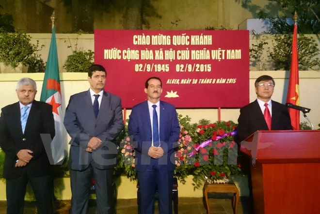 Đại sứ qu&aacute;n Việt Nam ở Algeria ch&agrave;o mừng 70 năm Quốc kh&aacute;nh