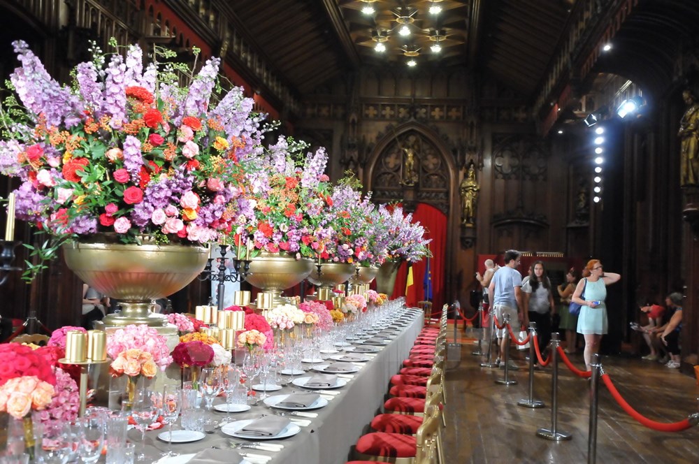 Kh&ocirc;ng gian hoa rực rỡ tại T&ograve;a thị ch&iacute;nh Brussels