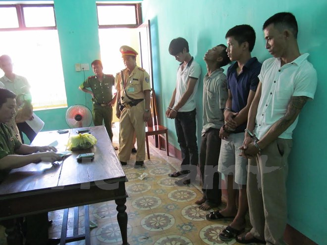 Truy bắt n&oacute;ng taxi Mai Linh t&agrave;ng trữ ma t&uacute;y, ngoan cố bỏ chạy