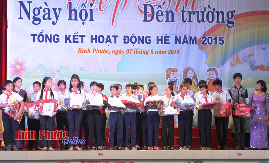 96 học sinh nghèo được tiếp sức đến trường