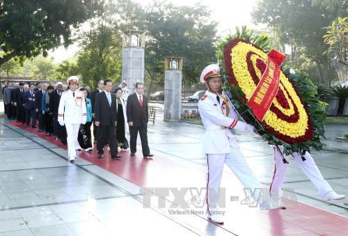 L&atilde;nh đạo Đảng, Nh&agrave; nước, Mặt trận Tổ quốc Việt Nam viếng Chủ tịch Hồ Ch&iacute; Minh v&agrave; tưởng niệm c&aacute;c Anh h&ugrave;ng liệt sĩ