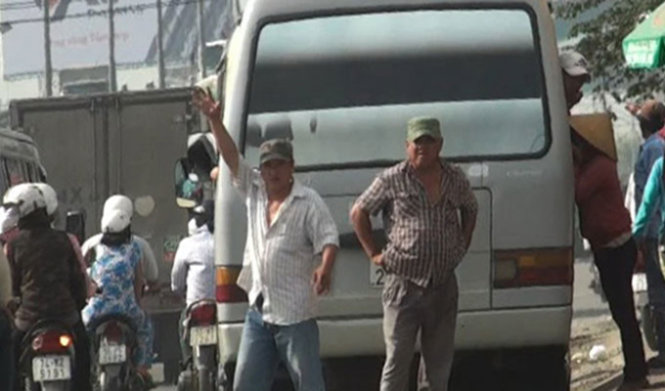 Phẫn nộ nhà xe cướp sạch mồ hôi nước mắt người cùng khổ