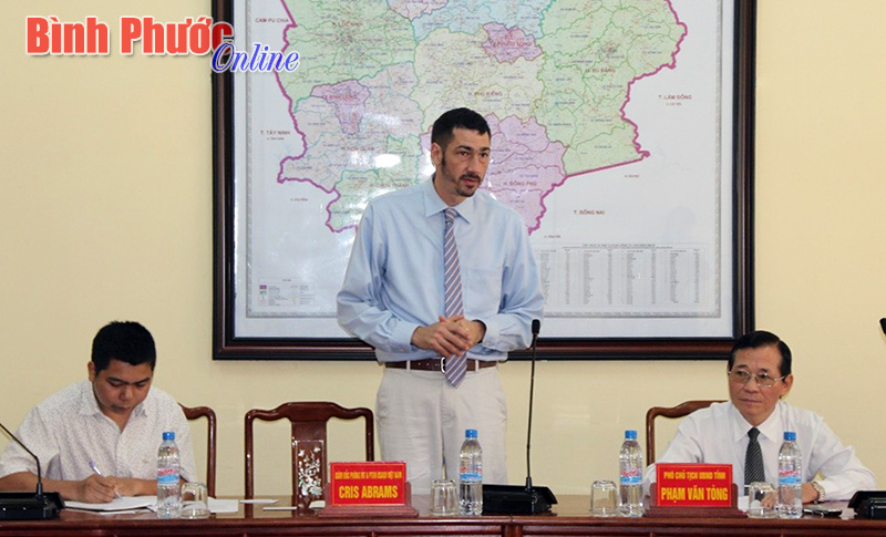 Ph&oacute; chủ tịch UBND tỉnh Phạm Văn T&ograve;ng tiếp đo&agrave;n l&agrave;m việc của Cơ quan Ph&aacute;t triển Quốc tế Hoa Kỳ