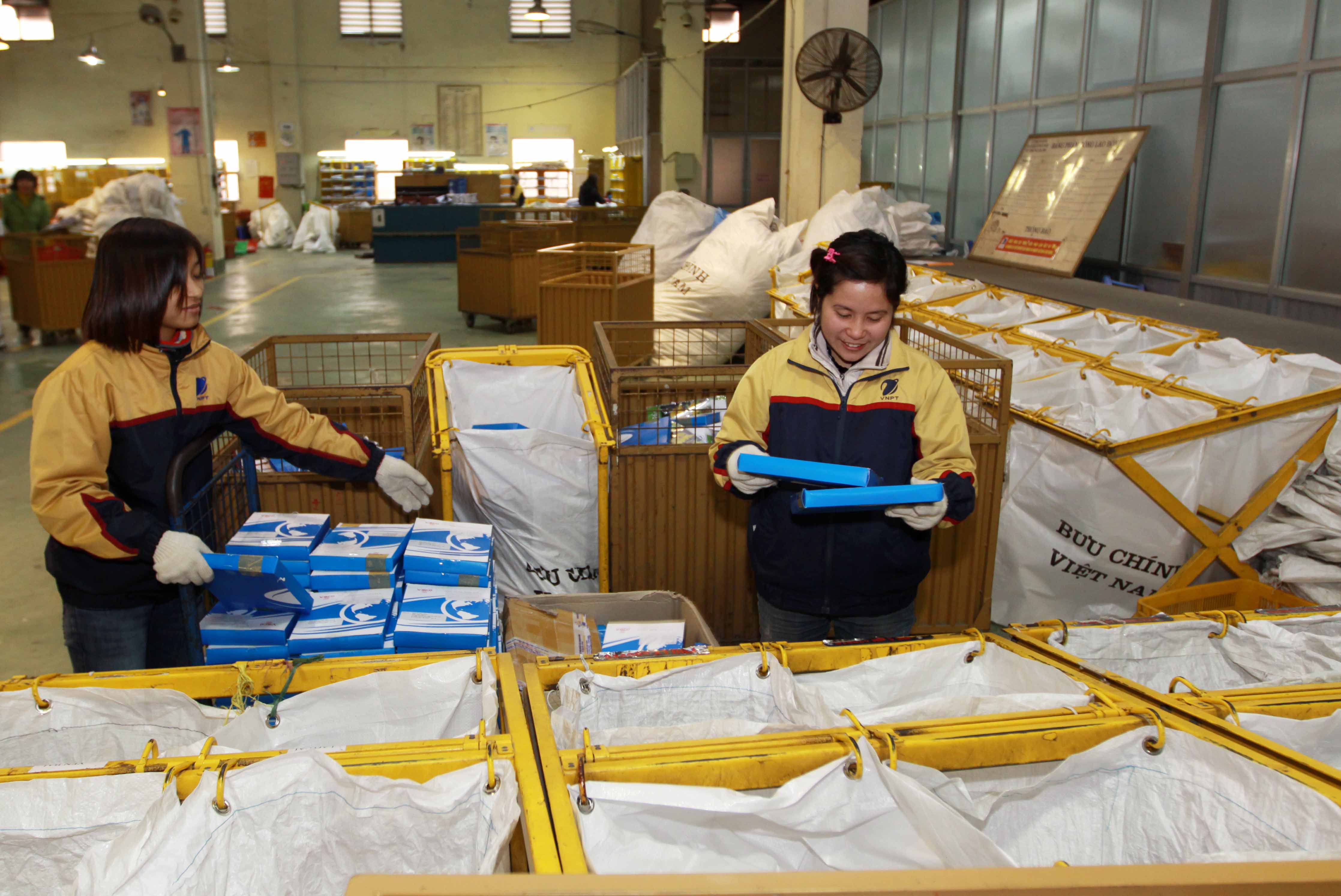 Từ ngày 25-10-2015, giải quyết thủ tục về BHXH qua dịch vụ bưu điện