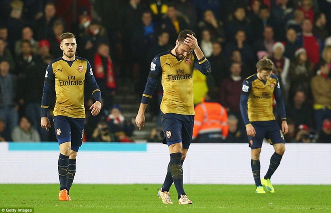 Vòng 18 Premier League: Leicester vấp ngã, Arsenal thua thảm